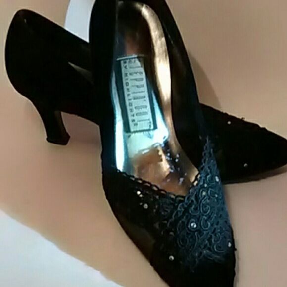 Heels by Steppin' Out - Picture 3 of 8